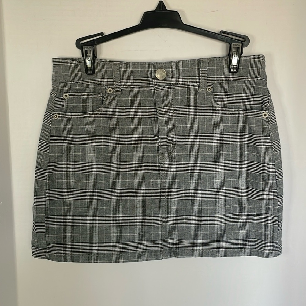 American Eagle black and white plaid hi-rise mini skirt  with super stretch sz 4
